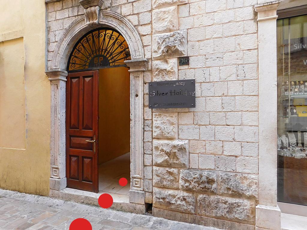 R-Club Old Town Apartments بودفا المظهر الخارجي الصورة