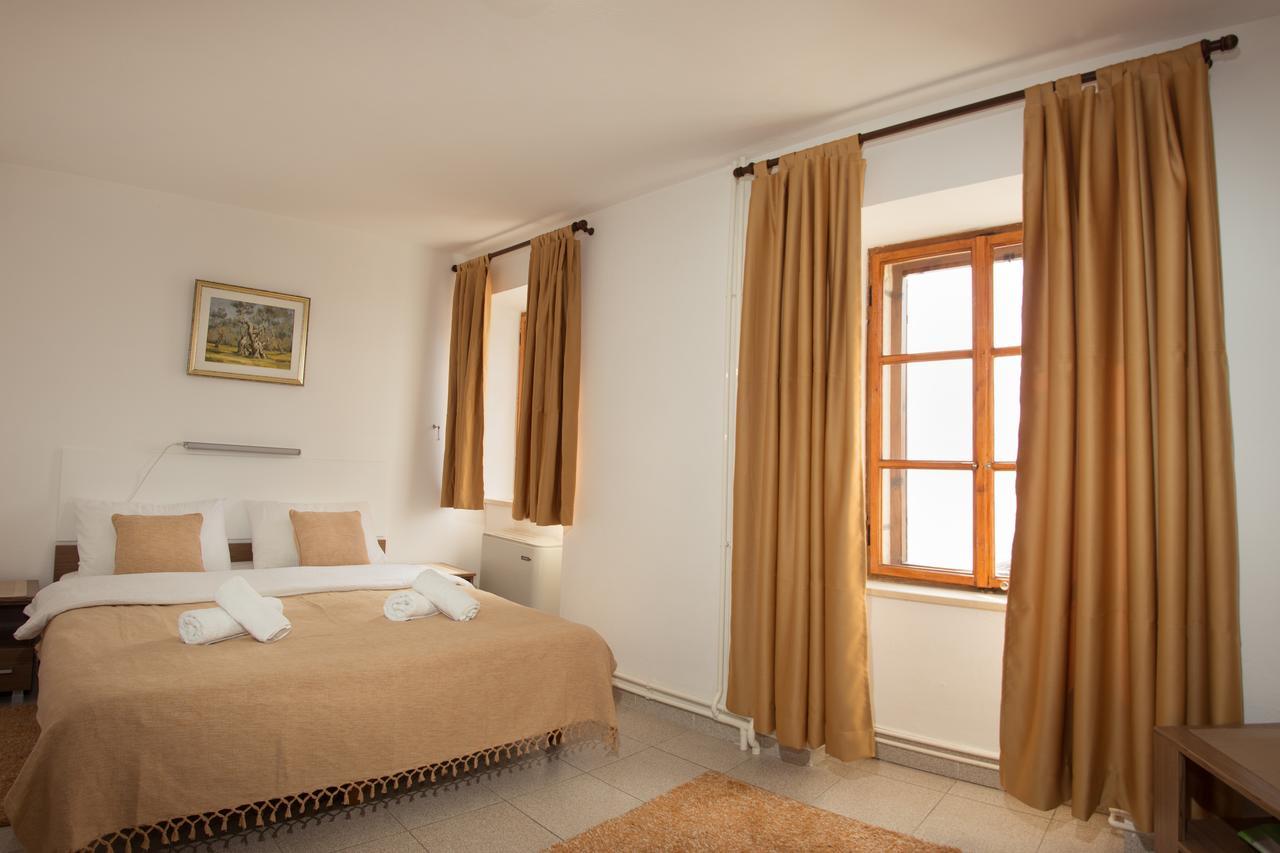 R-Club Old Town Apartments بودفا المظهر الخارجي الصورة